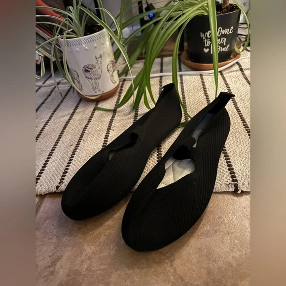 NWT Women’s Comfy Black Ballet Flats! - Picture 9 of 12